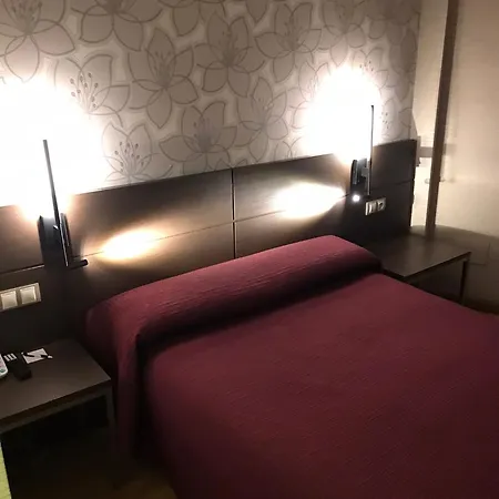 Hostal 4C Cuatro Caminos-3