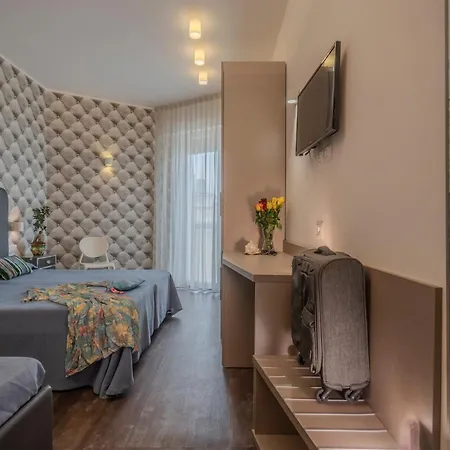 Hotel 2000-2