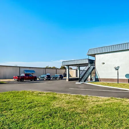 Americas Best Value Inn-Indianola-2