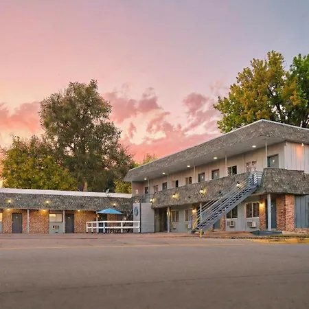 The Oakwood Inn-2