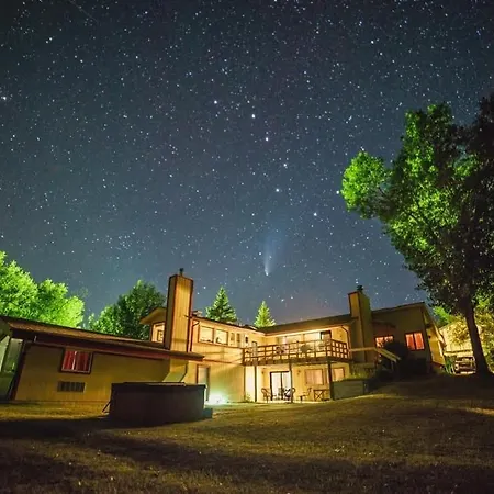 Devils Tower Lodge Bed & Breakfast-2