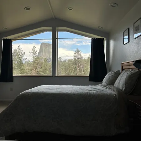 Devils Tower Lodge Bed & Breakfast-3
