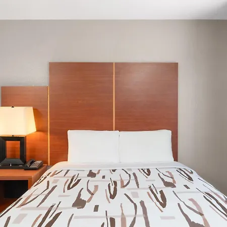 Travelodge By Wyndham Albuquerque West-3