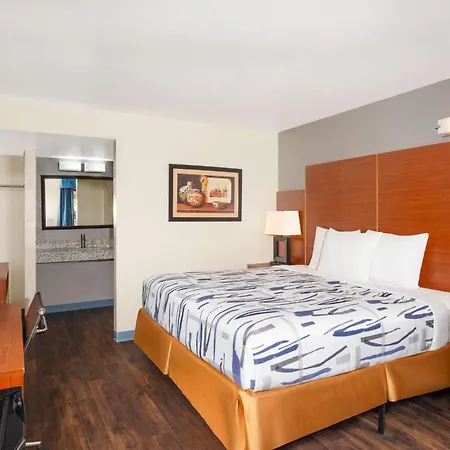 Travelodge By Wyndham Albuquerque West-2