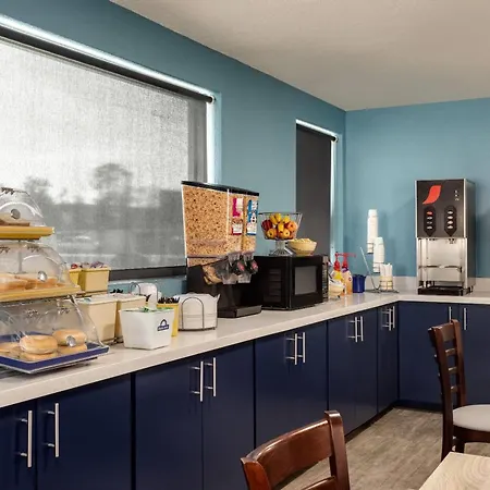Days Inn By Wyndham Apopka/Orlando-2