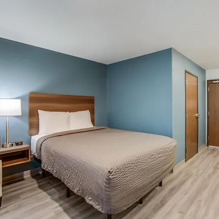 Woodspring Suites Novi Farmington-3