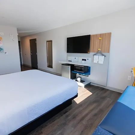 Microtel Inn & Suites By Wyndham Milford-3