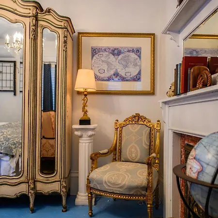 The Gaslamp Bed And Breakfast-2