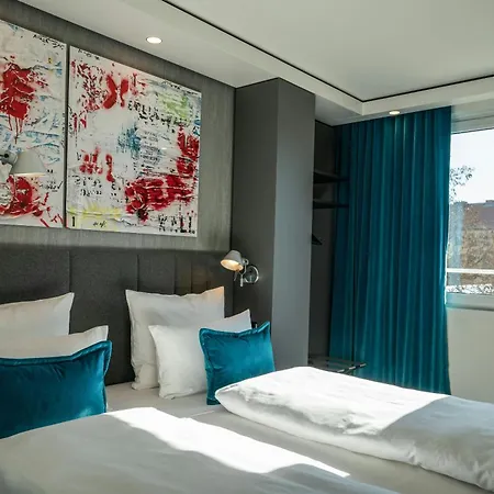 Motel One Berlin Mitte-3