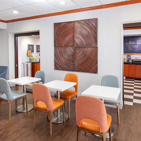 Newly Renovated Hampton Inn Omaha West Lakeside-3