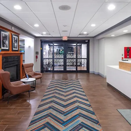 Newly Renovated Hampton Inn Omaha West Lakeside-2