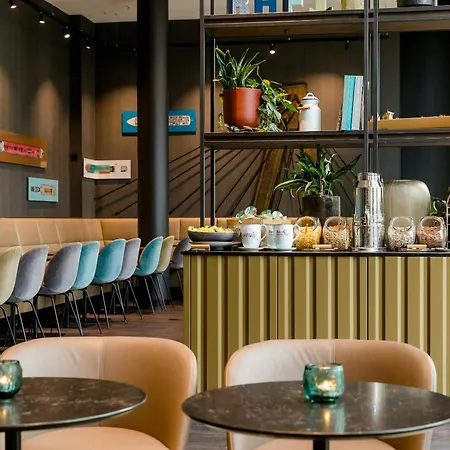 Motel One Koeln-Altstadt-3