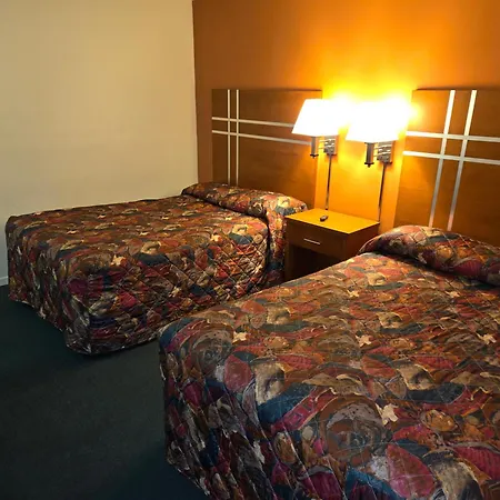 Travelers Lodge Marshall-2