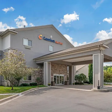 Comfort Suites Lake Geneva East-3