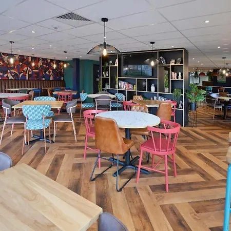 Travelodge Cambridge Orchard Park-2