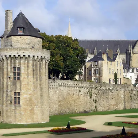 Escale Oceania Vannes Centre-2
