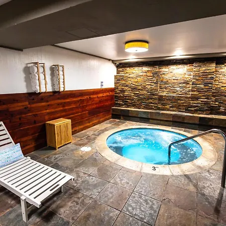 The Mammoth Creek Inn-3