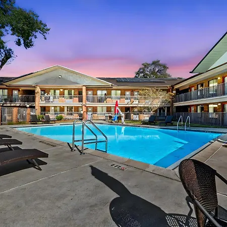 Ramada By Wyndham Temple Terrace/Tampa North-3