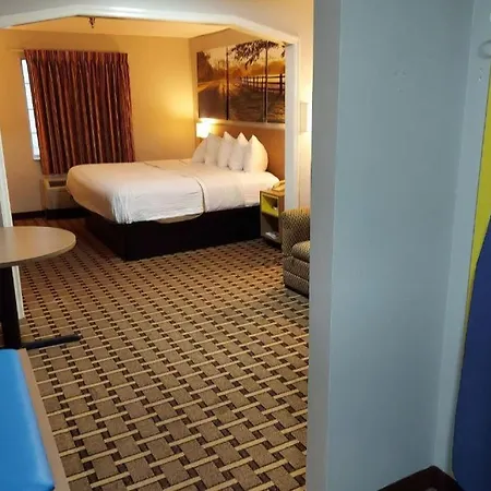 Days Inn & Suites By Wyndham Huntsville-3