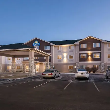 Days Inn & Suites By Wyndham Castle Rock-3