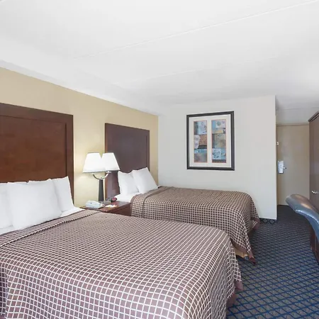 Days Inn By Wyndham Geneva/Finger Lakes-3