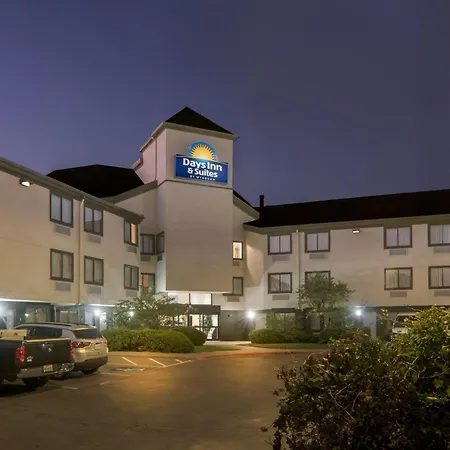 Days Inn & Suites By Wyndham Desoto-3