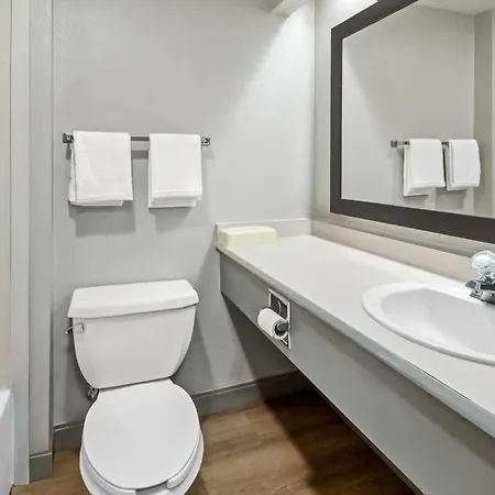 Days Inn & Suites By Wyndham Desoto-2