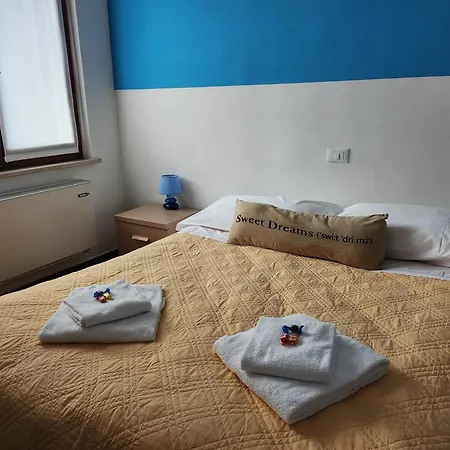 Blue Hotel-3