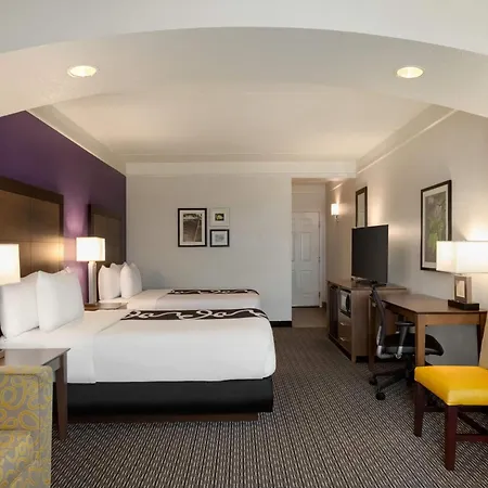 La Quinta By Wyndham Arlington North 6 Flags Dr-3