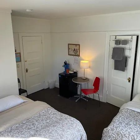 Portland International Guesthouse-3