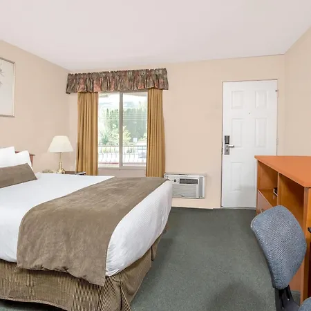 Howard Johnson By Wyndham Downtown Kamloops-2