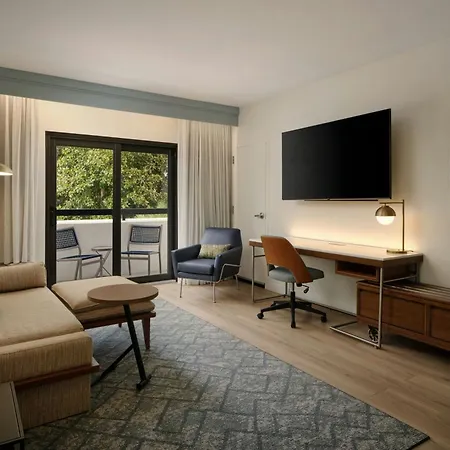 Courtyard By Marriott Orlando Airport-3