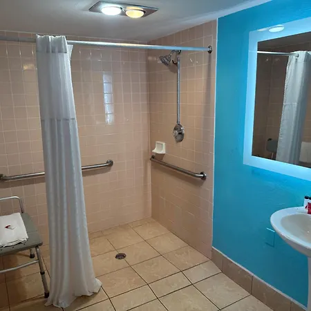 Howard Johnson By Wyndham Ft. Myers Fl-3