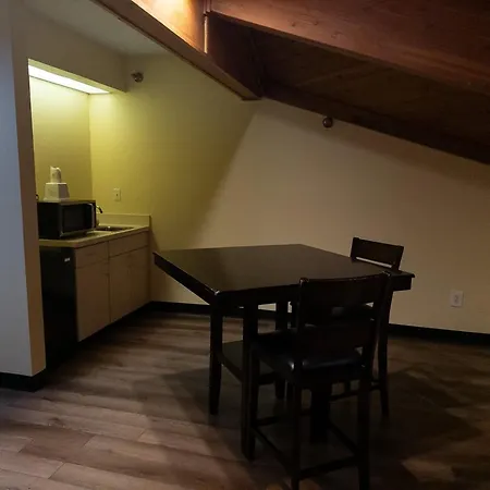 Baymont By Wyndham Battle Creek Downtown-3