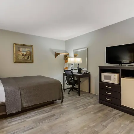 Econo Lodge Inn & Suites Yankton-2