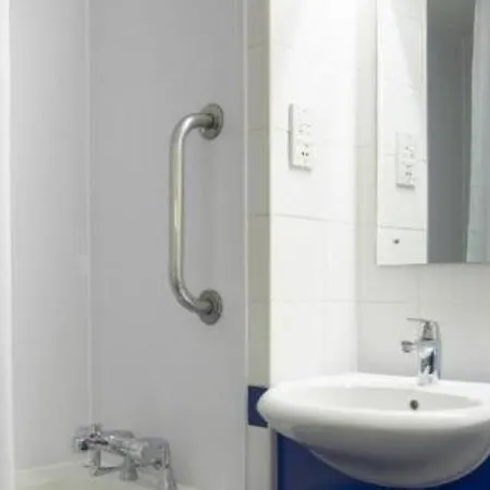 Travelodge Glasgow Airport-2