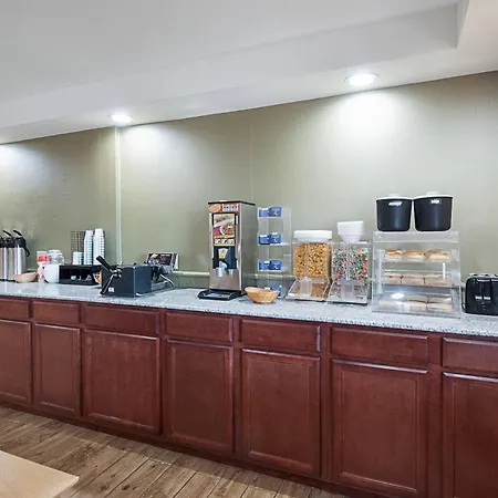 Quality Inn Near Pimlico Racetrack-3
