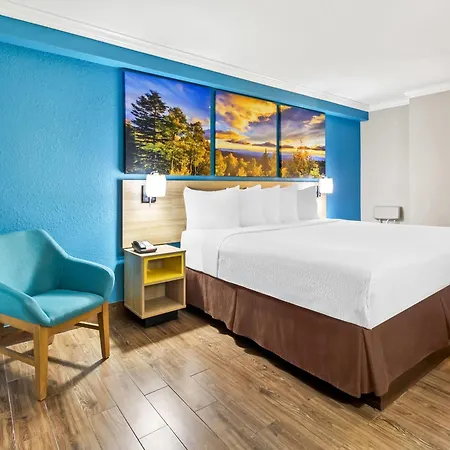 Days Inn By Wyndham Houston East-3