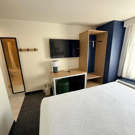 Microtel Inn And Suites Appleton-2