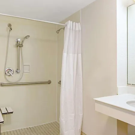 La Quinta Inn By Wyndham Orlando Airport West-2