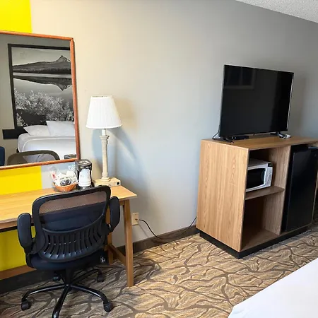 Super 8 By Wyndham Baker City-3