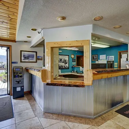 Super 8 By Wyndham Gardiner/Yellowstone Park Area-3