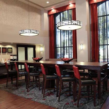 Hampton Inn & Suites Temecula-2