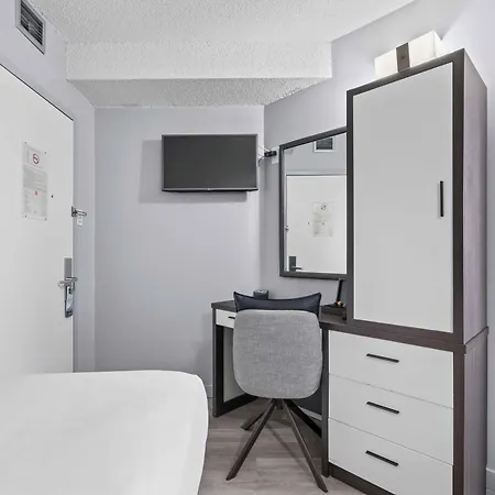 Travelodge By Wyndham Montreal Centre-2