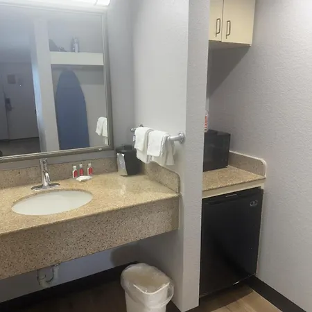 Econo Lodge Naval Station Norfolk-2