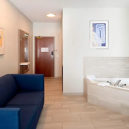 Holiday Inn Express Hotel & Suites Fort Atkinson By Ihg-3
