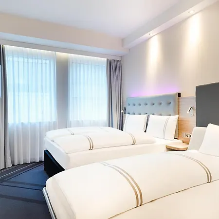 Premier Inn Frankfurt Westend-3