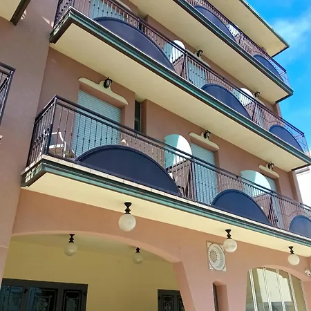 Hotel Anita B&B sul lungomare-2