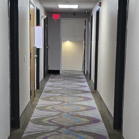 Super 8 By Wyndham Kansas City-3
