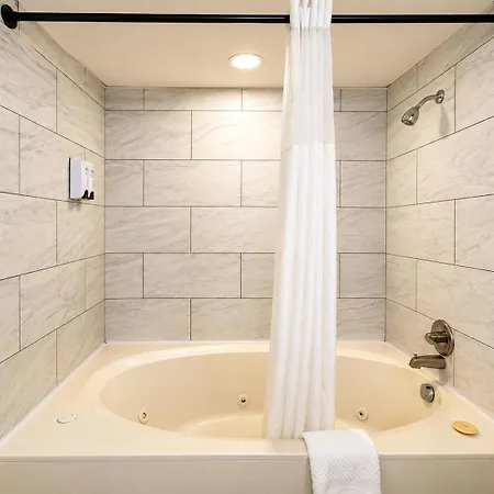 Carriage House Inn-3